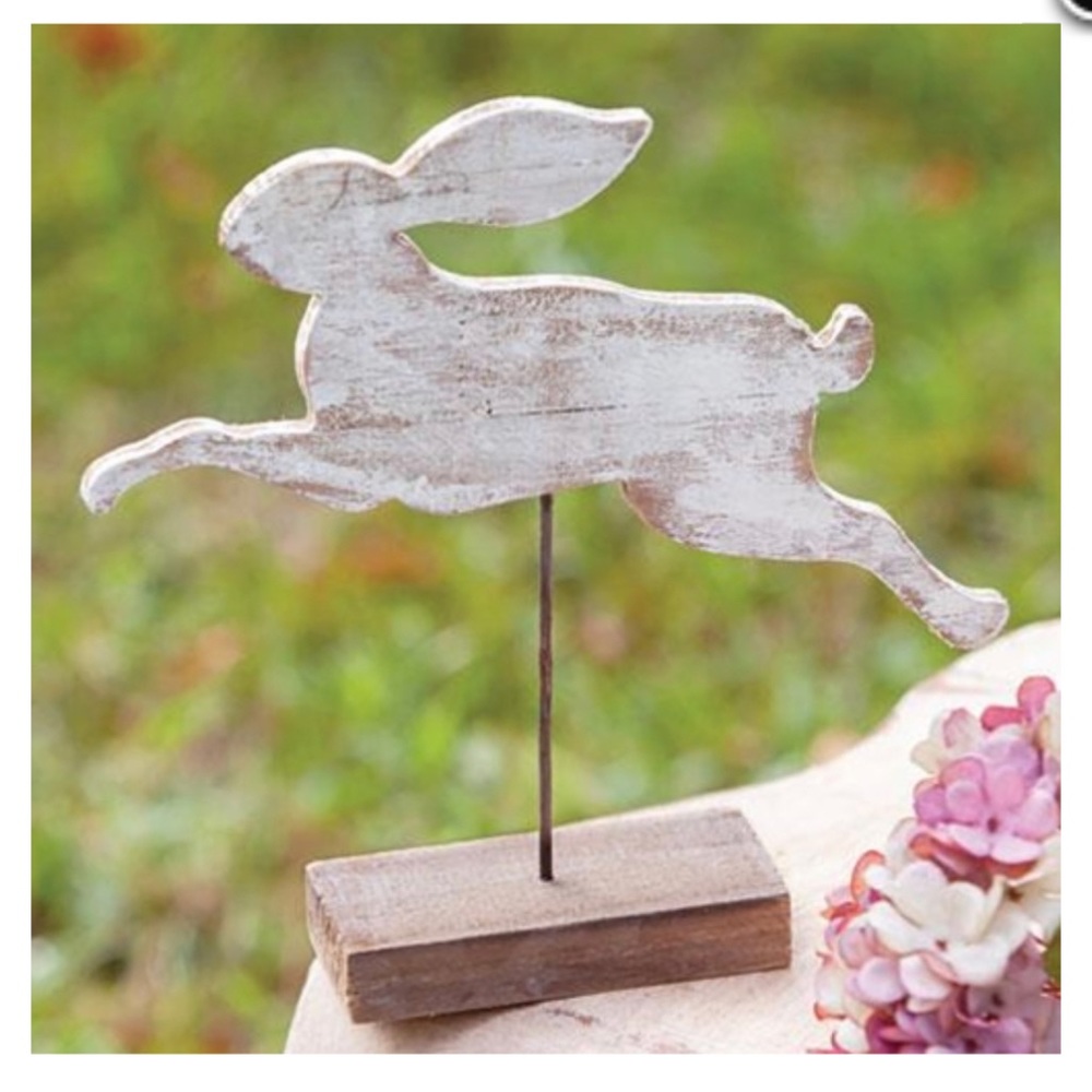 Distressed Wood Bunny on Post